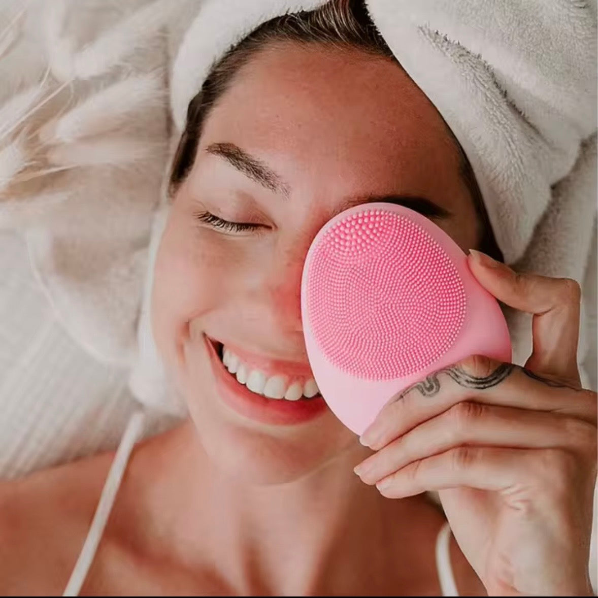 Cepillo de Limpieza Facial y Dispositivo de Belleza